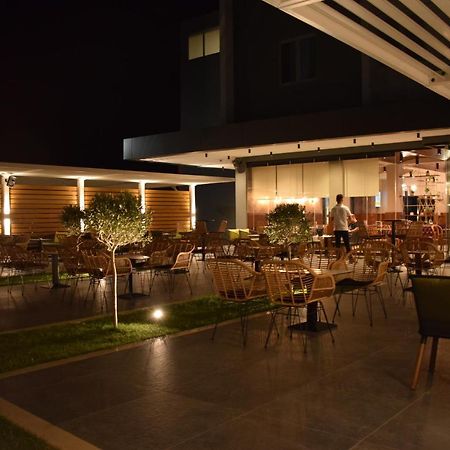 Bluepoint Hotel Tepelene Екстериор снимка