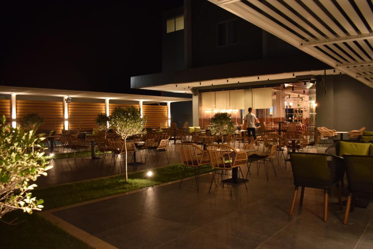Bluepoint Hotel Tepelene Екстериор снимка