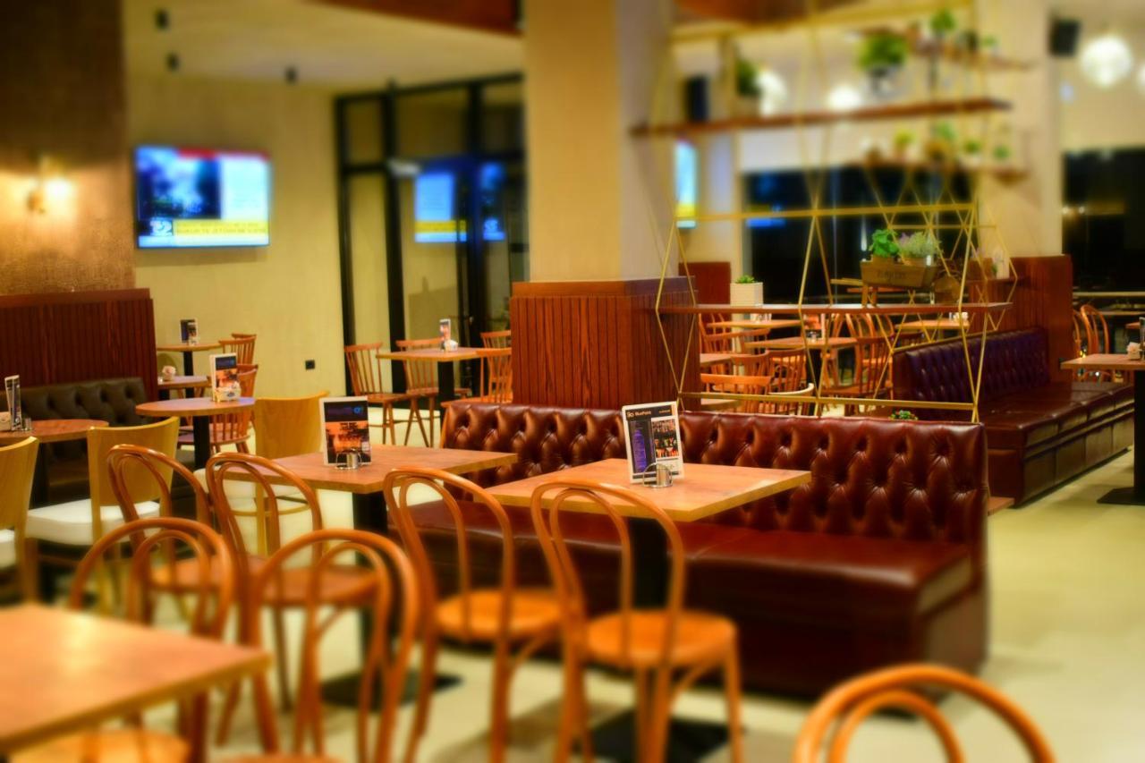 Bluepoint Hotel Tepelene Екстериор снимка