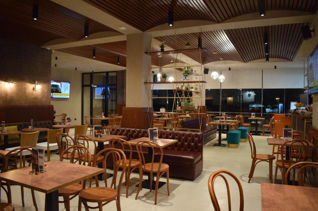 Bluepoint Hotel Tepelene Екстериор снимка
