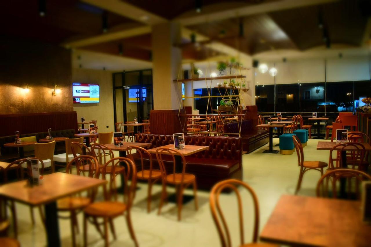 Bluepoint Hotel Tepelene Екстериор снимка