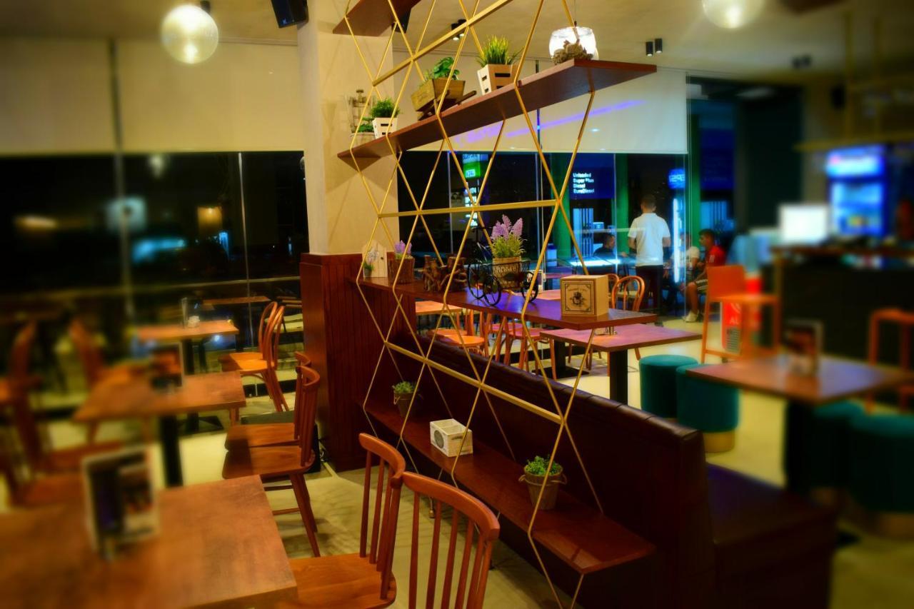 Bluepoint Hotel Tepelene Екстериор снимка